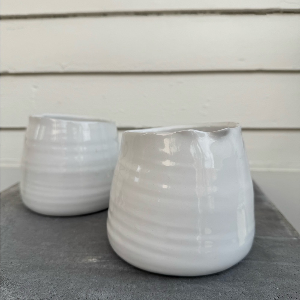 Modern organic White Ceramic Vase - Picture 4 of 8